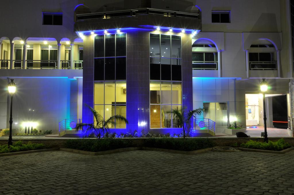 Benin Royal Hotel Котону Экстерьер фото