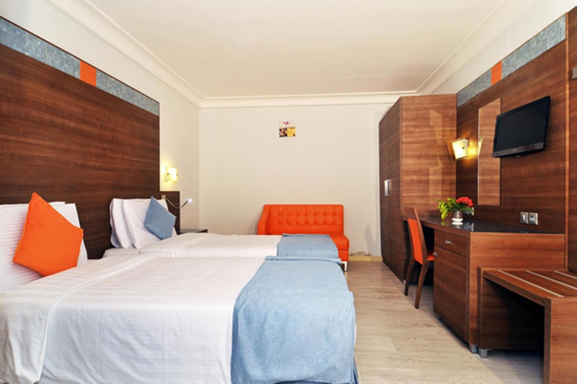 Benin Royal Hotel Котону Экстерьер фото