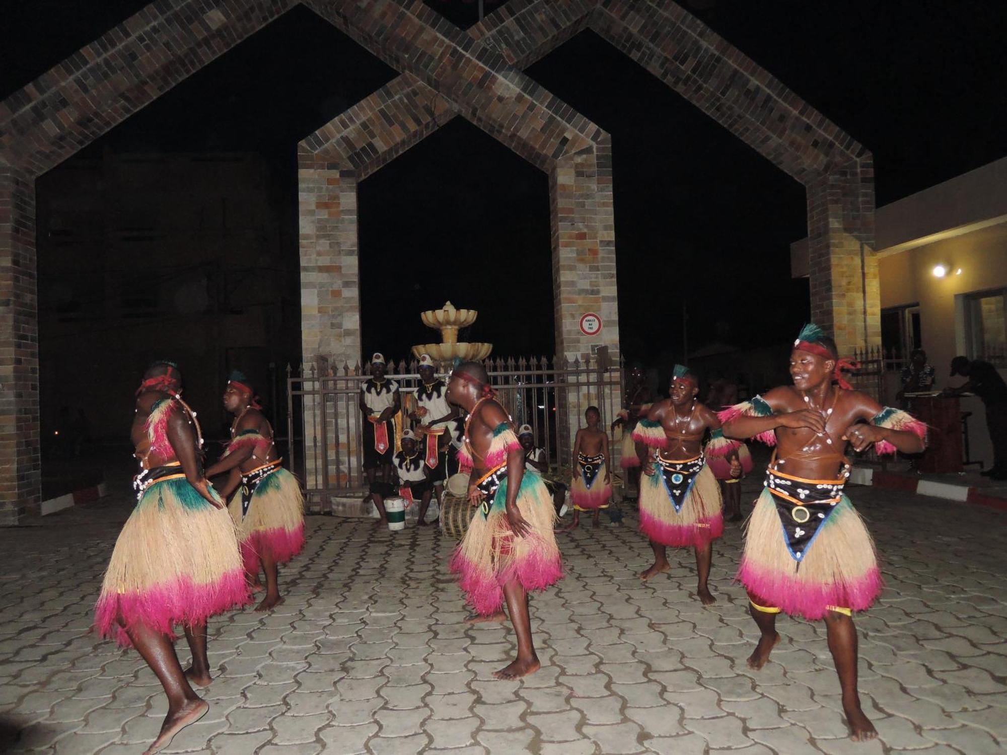 Benin Royal Hotel Котону Экстерьер фото