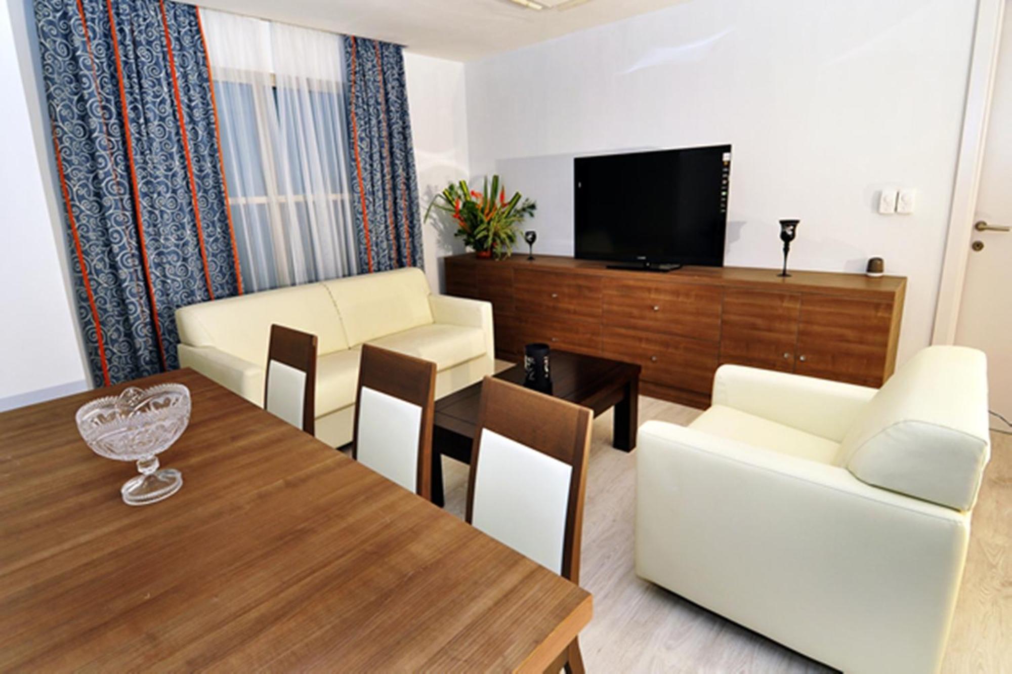 Benin Royal Hotel Котону Экстерьер фото