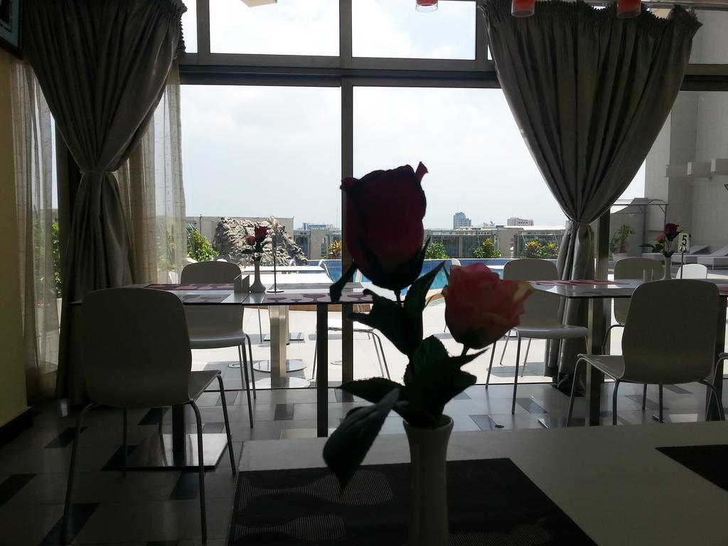 Benin Royal Hotel Котону Экстерьер фото