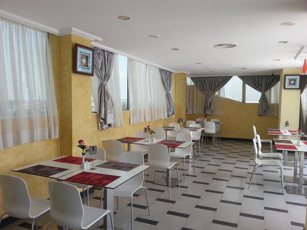 Benin Royal Hotel Котону Экстерьер фото