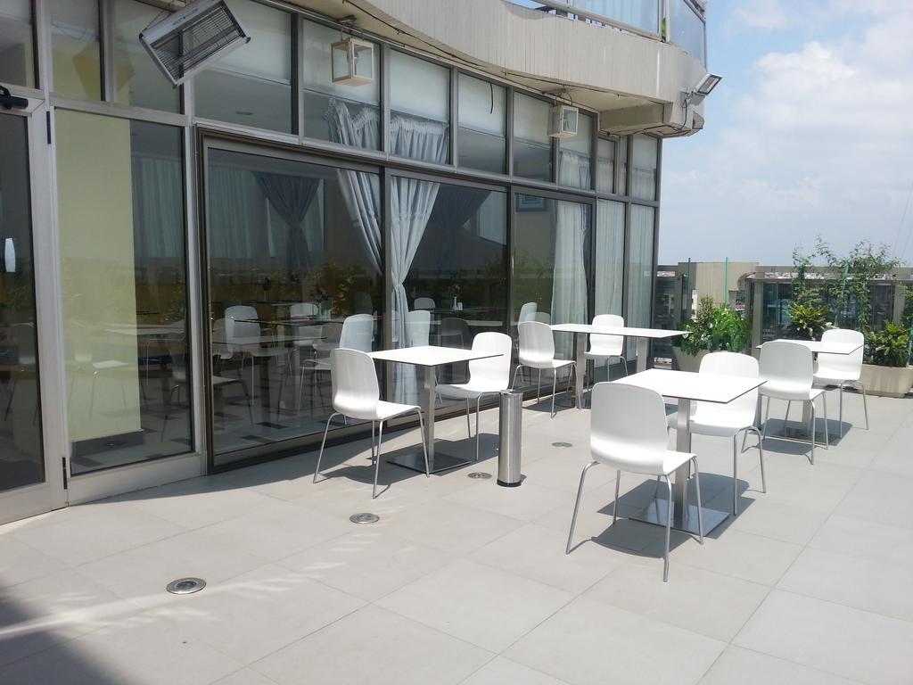 Benin Royal Hotel Котону Экстерьер фото