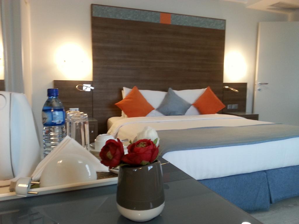 Benin Royal Hotel Котону Экстерьер фото