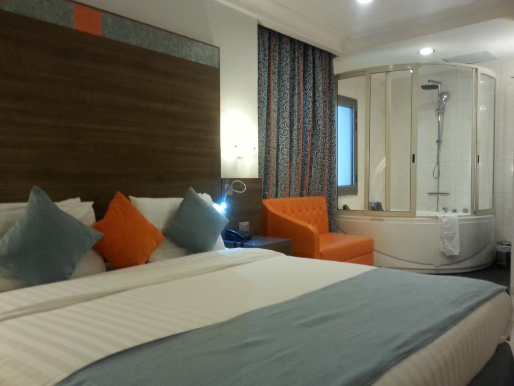 Benin Royal Hotel Котону Экстерьер фото