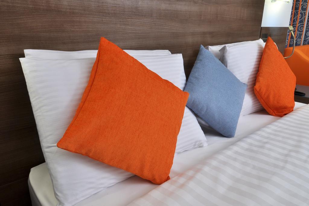 Benin Royal Hotel Котону Экстерьер фото