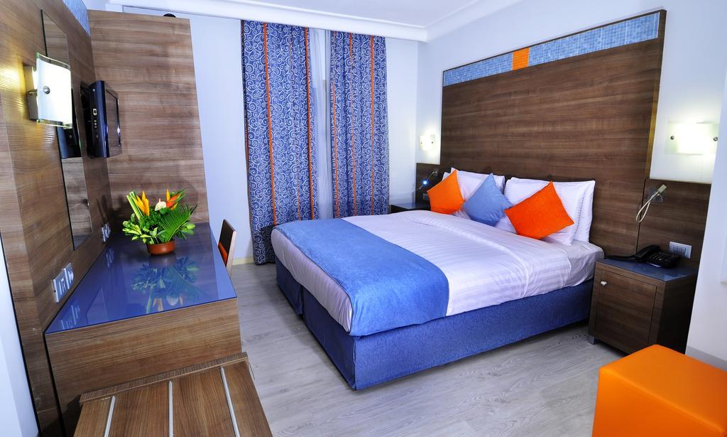 Benin Royal Hotel Котону Экстерьер фото