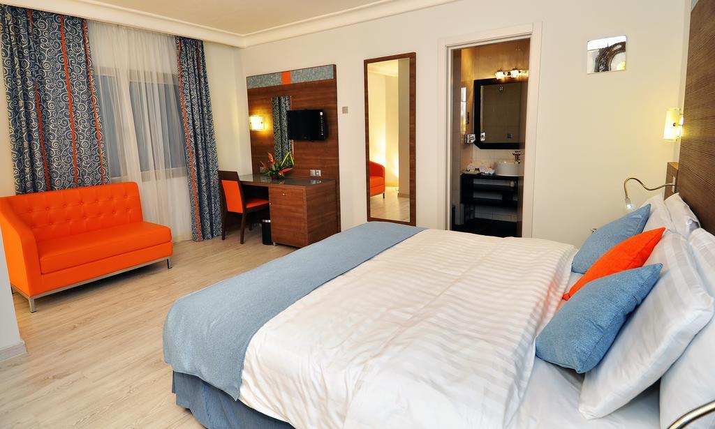 Benin Royal Hotel Котону Экстерьер фото