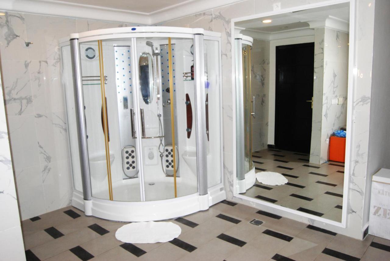 Benin Royal Hotel Котону Экстерьер фото