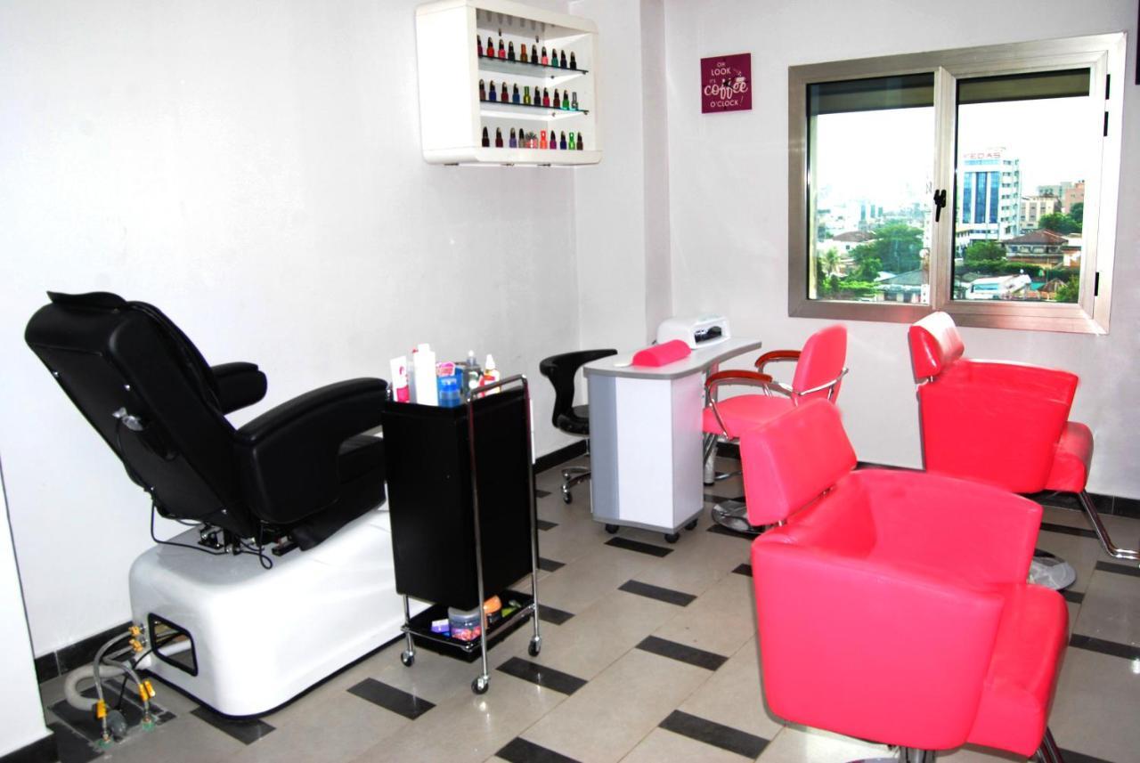 Benin Royal Hotel Котону Экстерьер фото