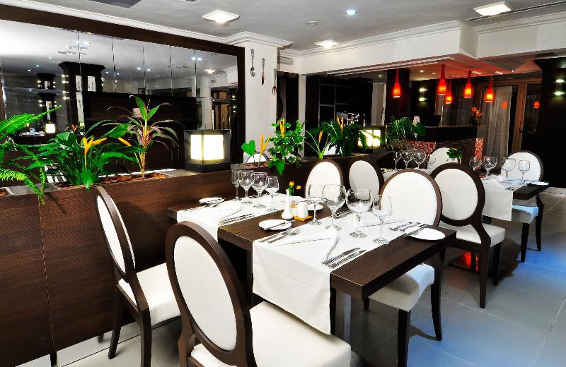 Benin Royal Hotel Котону Экстерьер фото